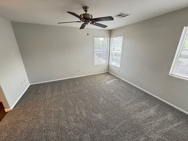 Building Photo - Beautiful 4Bed/3Bath/2Car residence located in Summerlin near Town Center Drive