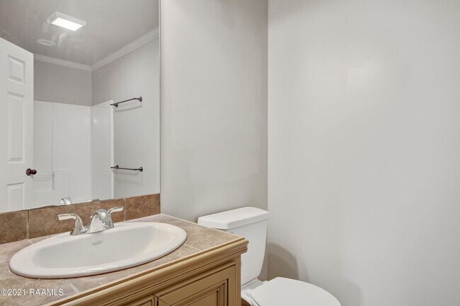 Building Photo - 124 Deraney Ln