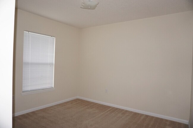 Building Photo - 4 Bedroom 2 Bath Brick and Stucco in desirable Silver Creek