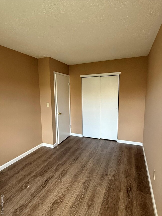 Building Photo - 2805 Whispering Hills Dr