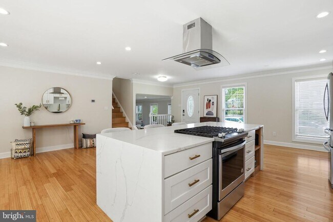 Building Photo - 510 Moat Way