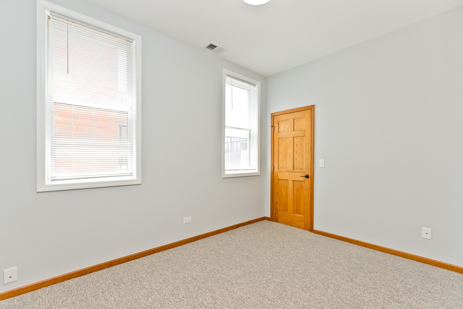 Building Photo - 2338 N Greenview Ave