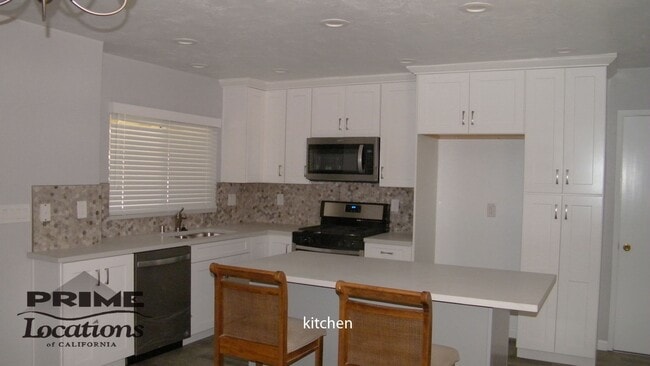Building Photo - Remodeled  3 bedroom Rosemont home