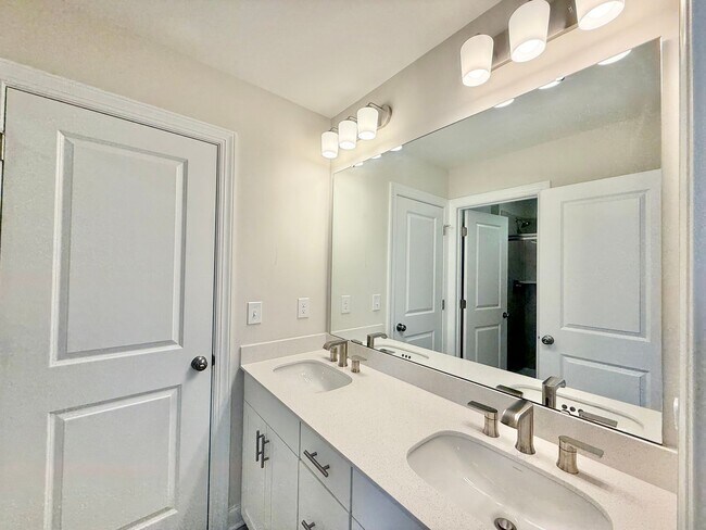 Building Photo - Luxurious 5BD, 4.5BA Holly Springs Home in an HOA Community with Resort-Style Amenities near Down...