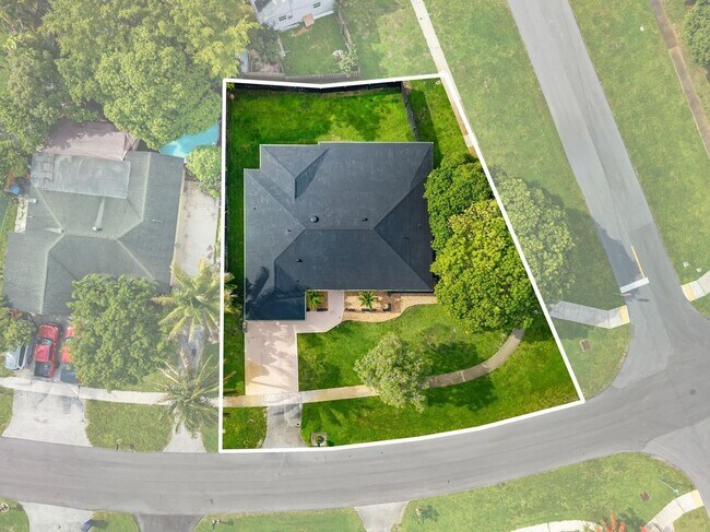 Building Photo - 908 Hibiscus Dr