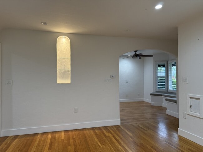 Building Photo - 558 Irving Ave