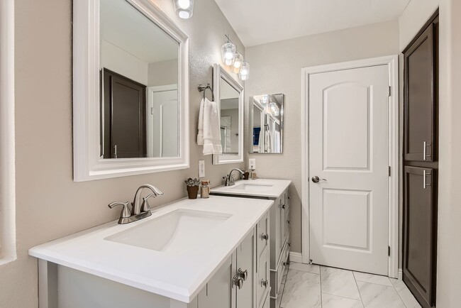 Building Photo - Beautiful 3 bedroom Home Located in the Vi...
