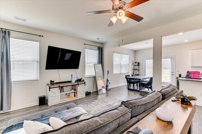 Building Photo - 2101 Saltwater Bnd