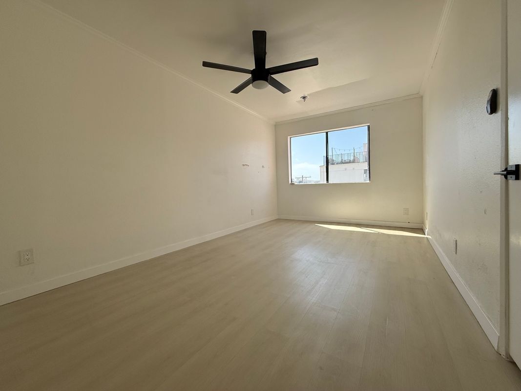 Building Photo - 1816 N Gramercy Pl