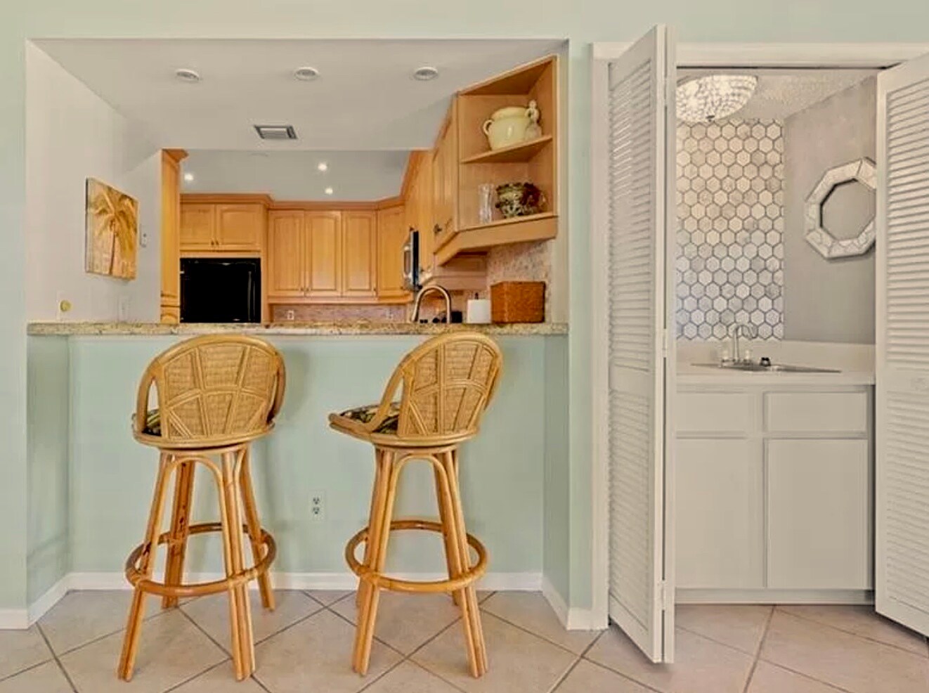 Breakfast bar and Wet bar - 166 SE Saint Lucie Blvd