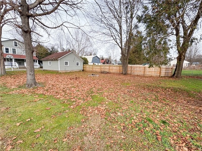 Building Photo - 136 Main St