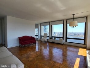 Building Photo - 220 Locust St