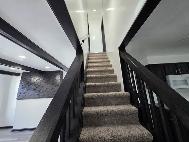 Building Photo - Fully Updated 3 bedroom 1 bath house for in the South Side Slopes!