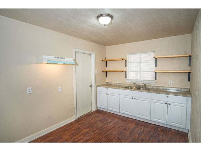 Building Photo - Cozy Remodeled Home Near Downtown