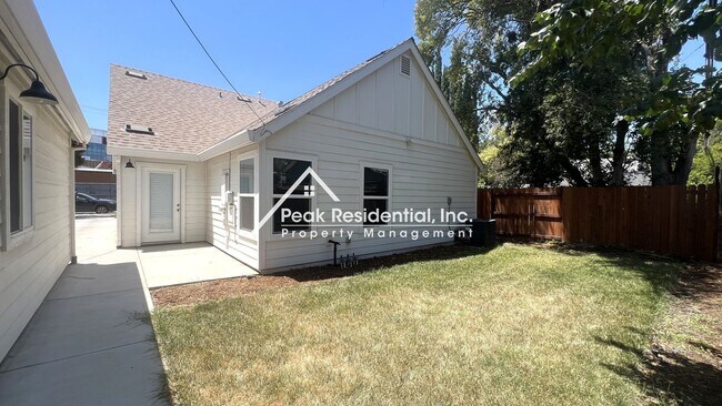 Building Photo - Updated 3bd/2b Home Near UCD Med Center!