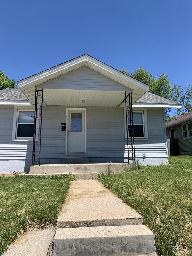 Primary Photo - 1318 K Ave NE
