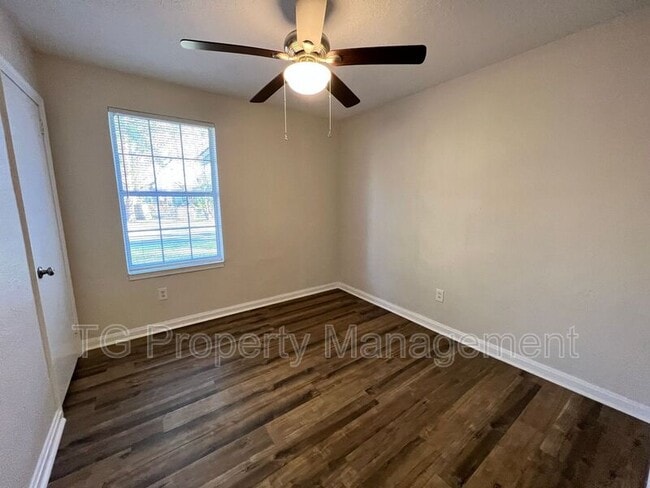 Building Photo - 4550 Crescent St