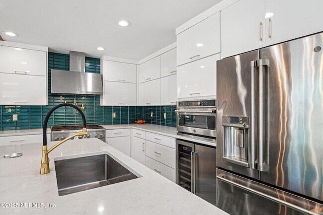 Building Photo - 248 11th St