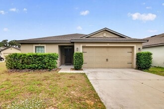 Building Photo - Available June 15th! 3BR Home in Tavares with Huge Backyard