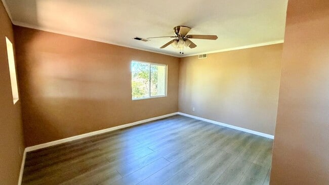 Building Photo - 370 Las Flores Dr