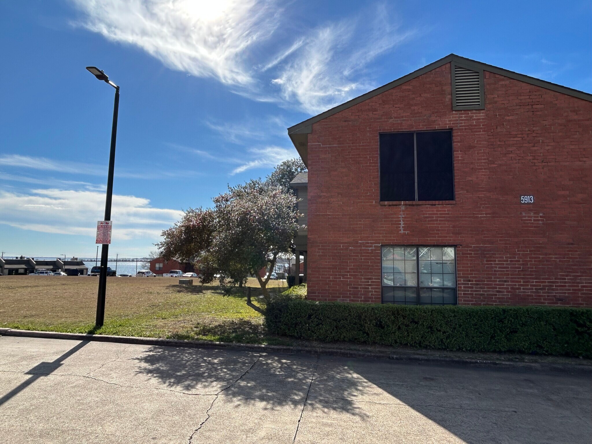 Building Photo - 5913 Lake Hubbard Pky