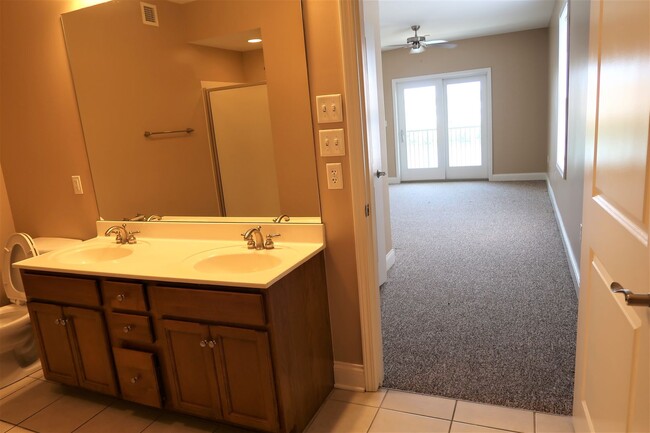 Building Photo - Available August 2025! 3BR/2BA includes pa...