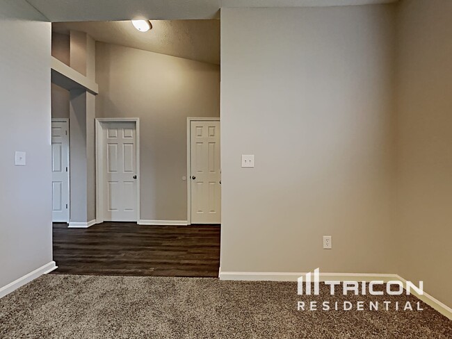 Building Photo - 675 Albermarle Dr