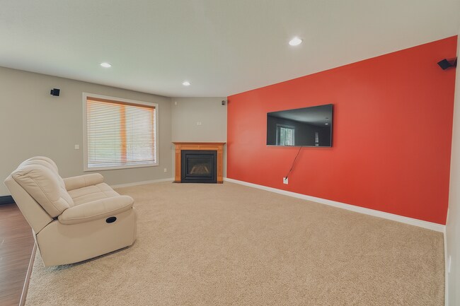 Building Photo - Beautifully Spacious 4bed 3.5bath Home, in...