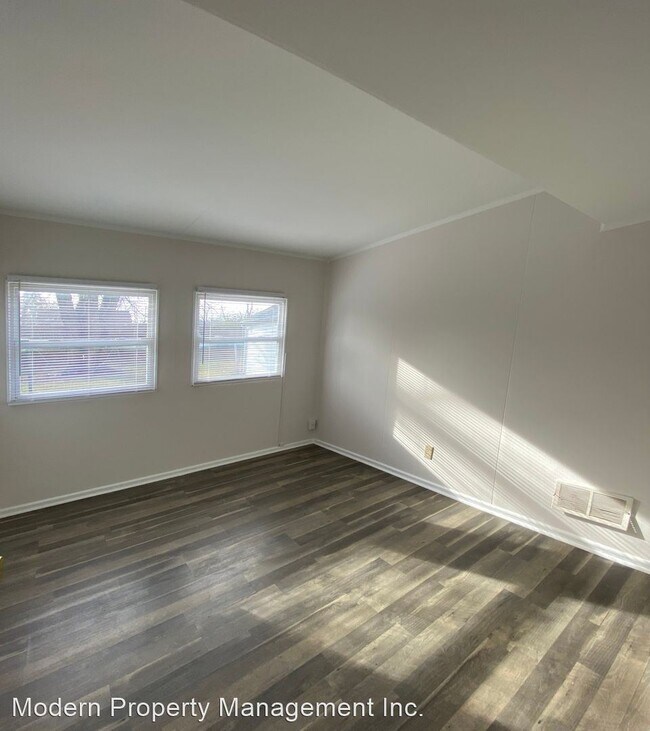 Building Photo - 3 br, 1 bath House - 1006 Marcellus Drive