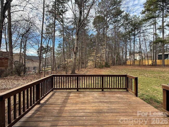 Building Photo - 3993 Lake Shore Rd S