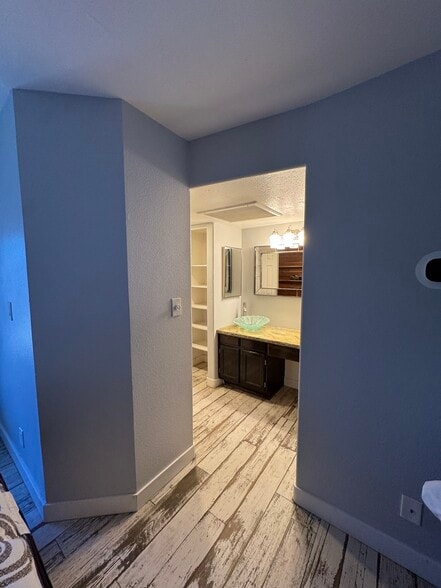 Building Photo - 1025 E Highland Ave