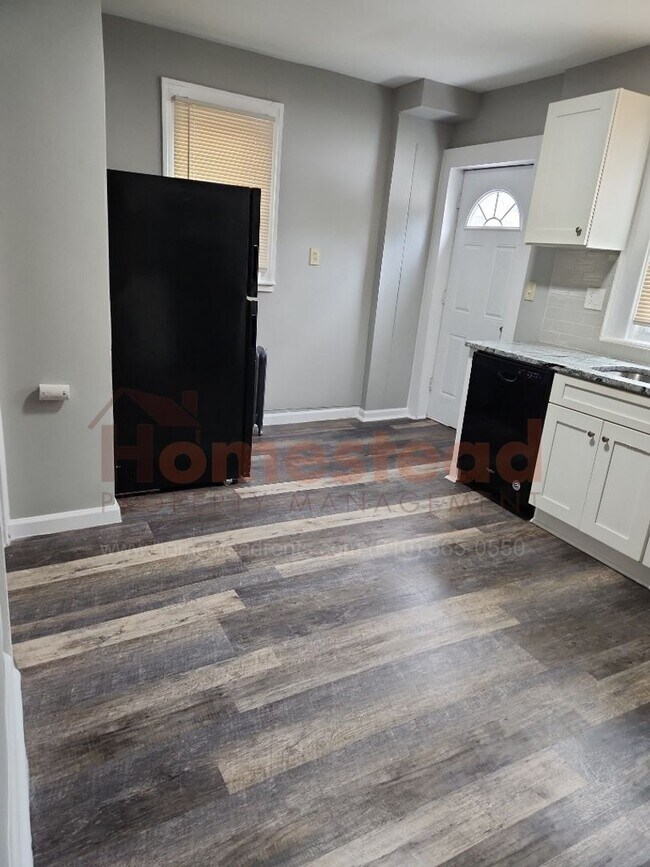 Building Photo - 5 BEDROOM HOME FOR RENT IN COLLINGDALE!