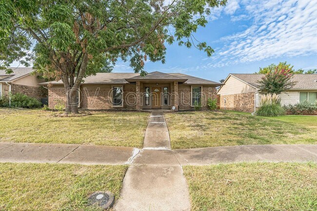 Building Photo - 2804 Red River St