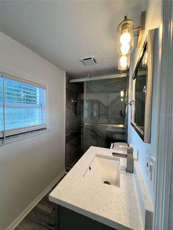 Building Photo - 1314 E Gore St