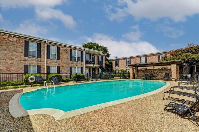 Building Photo - 6402 Del Monte Dr