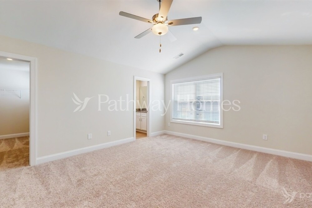 Building Photo - 121 S Sina St