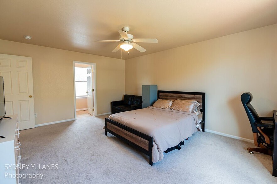 Building Photo - 5374 S Quatar Cir