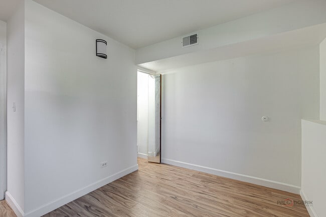 Building Photo - 808 Inverrary Ln