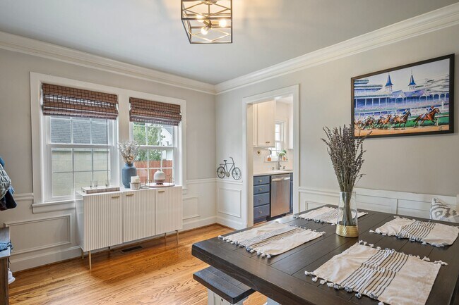 Building Photo - Charming St. Matthews Ranch