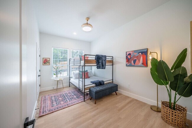 Building Photo - 8902 Feather Hill Rd