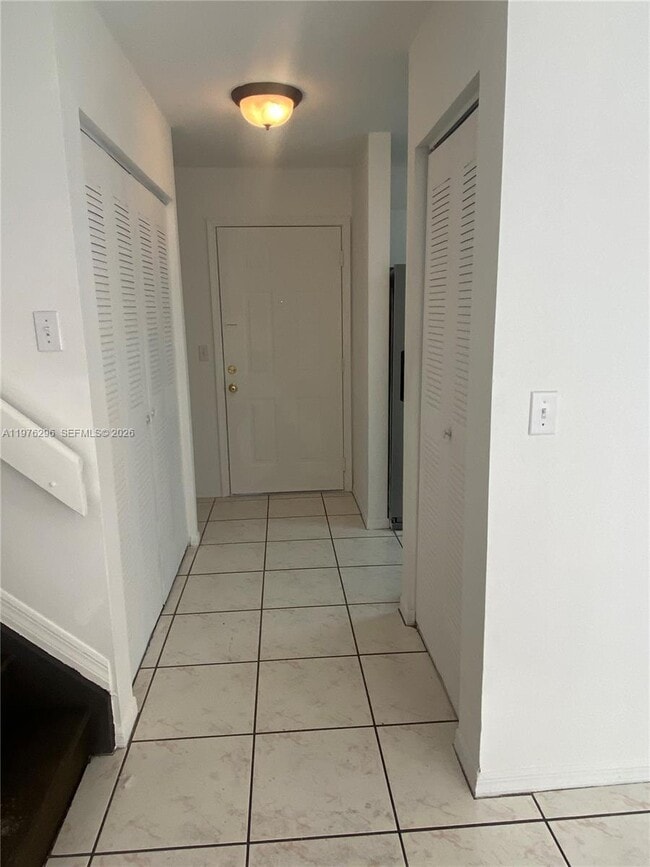 Building Photo - 6245 SW Kendale Lakes Cir