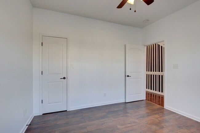 Building Photo - Stunning Five Bedroom With Hardwoods, Fireplace and Covered Patio in Sunset Meadows