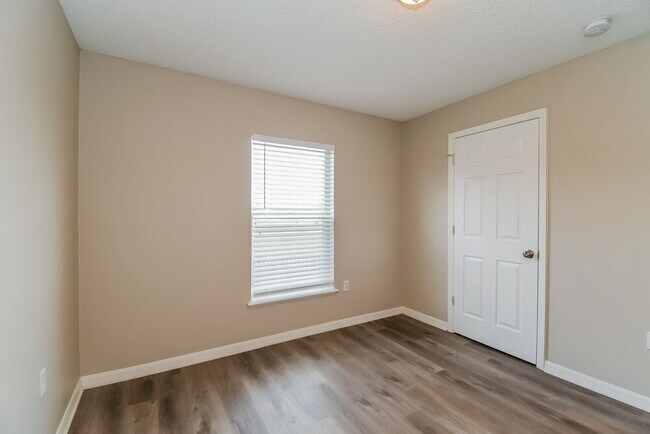 Building Photo - 7115 High Bluff Rd