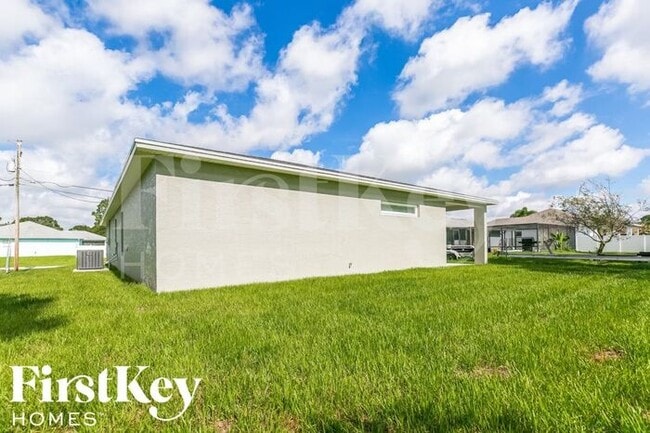 Building Photo - 3391 SW Espanola St