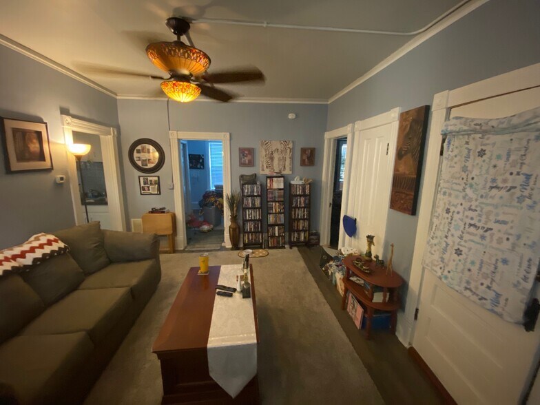 Living Room - 401 Laurel St W
