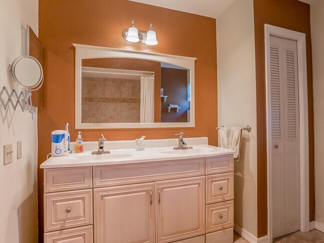 Building Photo - 1903 NE Media Ave