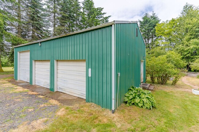Building Photo - PRIVATE HOMESTEAD WITH ACREAGE & SHOP