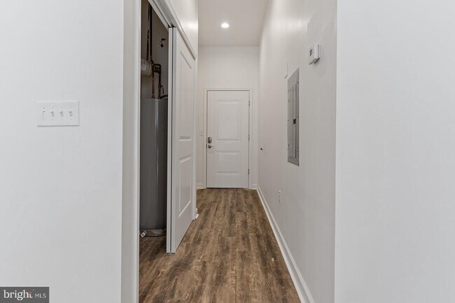 Building Photo - 980 N Marshall St