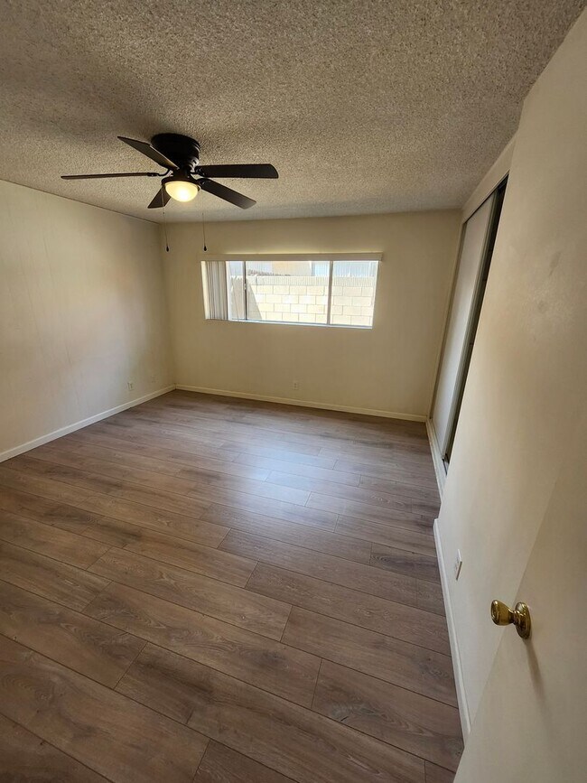 Building Photo - 438 Silverwood Ave