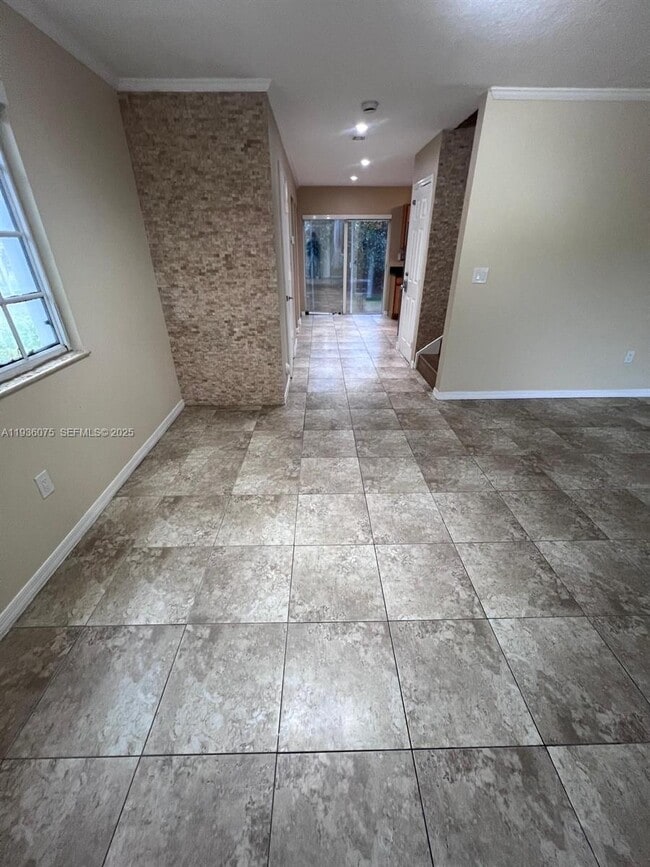 Building Photo - 2098 NE 167th St